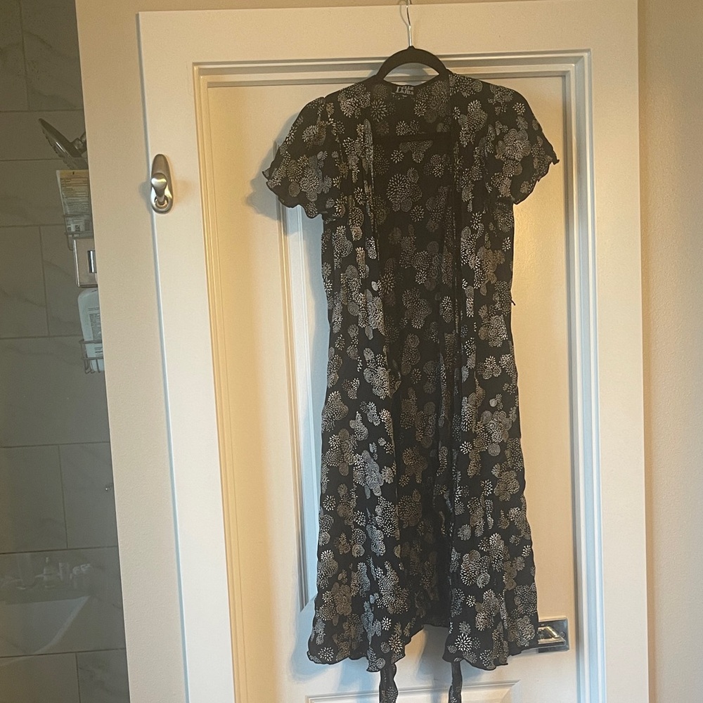 Black Floral Tie-Front Midi Dress with White Print vintage pin up style